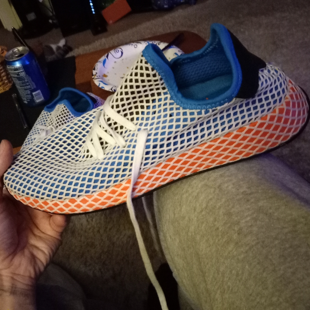 Adidas deerupt like new.